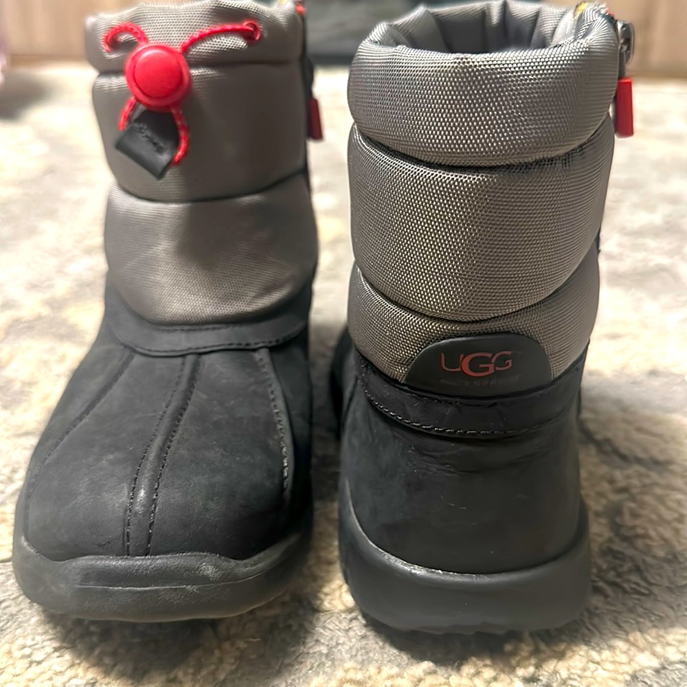 UGG big kids (boys) boots size 4